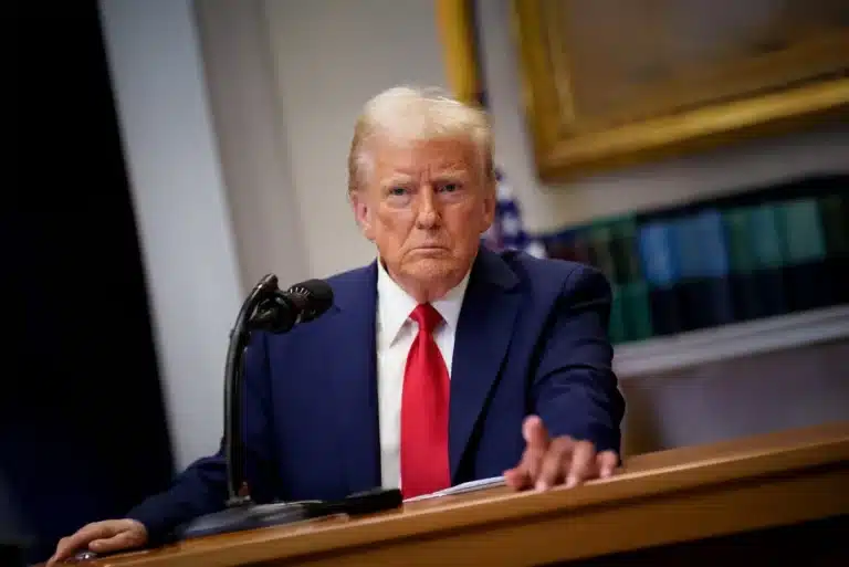 Из-за шатдауна Трамп перераспределит $8 млрд вместо науки на нужды армии