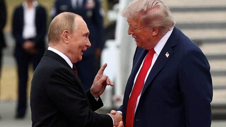 Трамп пен Путин Будапеште кездеседі