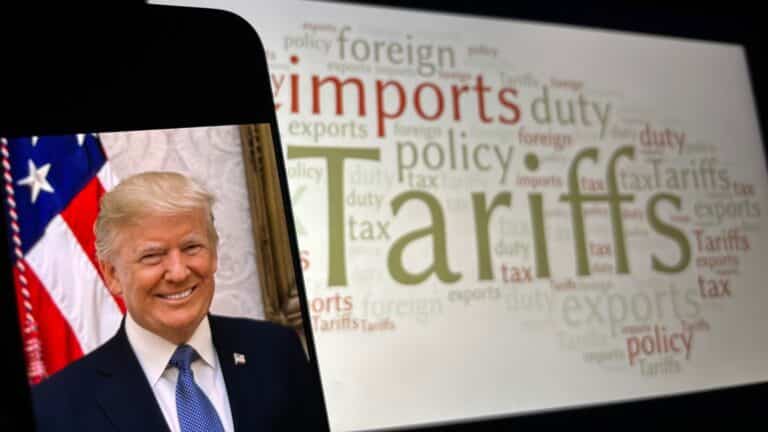 Трамп баж салығынан түскен 1 трлн доллар табысты халыққа үлестіреді