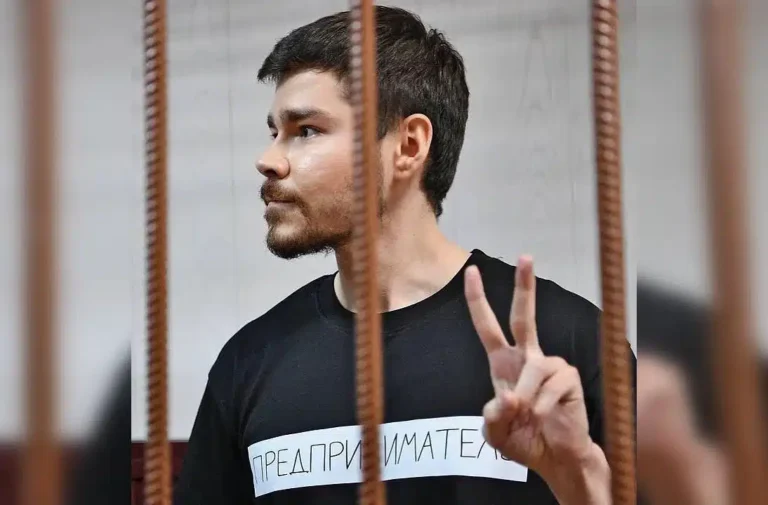 Блогер Аяз Шабутдинов 7 жылға сотталды