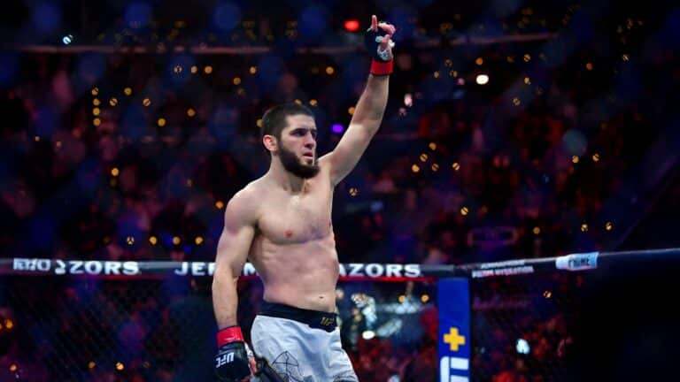 Ислам Махачев готов сразиться с Илией Топурией на турнире UFC в Белом доме