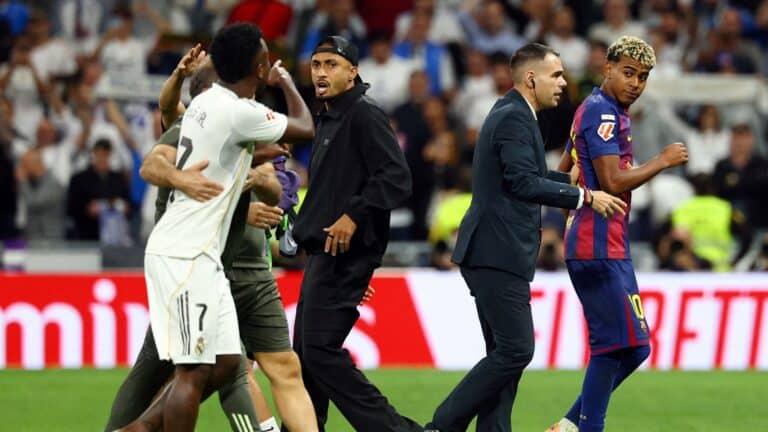 «Барселона» начала притормаживать активности Ямаля за пределами поля