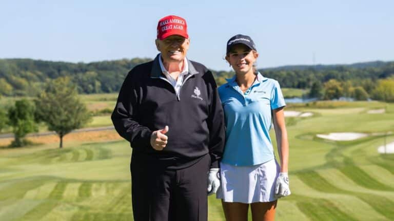 18-летняя внучка Дональда Трампа дебютирует в профессиональном гольфе