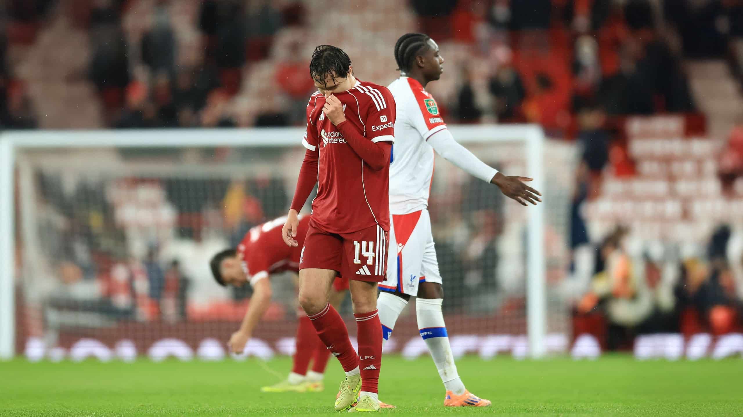 «Ливерпуль» в домашнем матче Кубка Английской футбольной лиги потерпел разгромное поражение от «Кристал Пэлас» со счетом 0:3. «Мерсисайдцы» повторили антирекорд 91-летней давности.