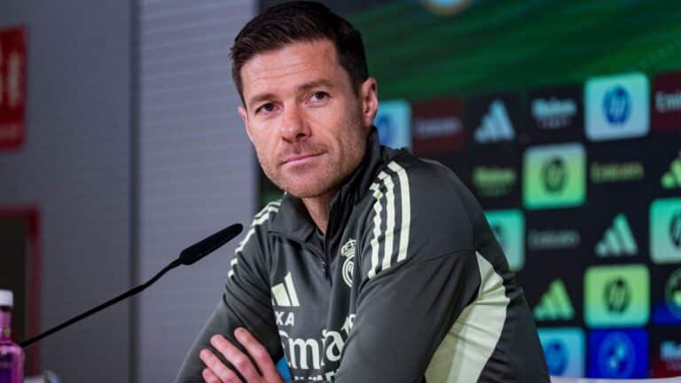 Наставник «Реала» Алонсо впервые публично прокомментировал инцидент с Винисиусом