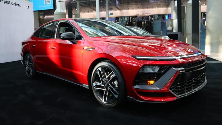 Hyundai Sonata попала в топ-5 авто, от которых избавляются в первый год