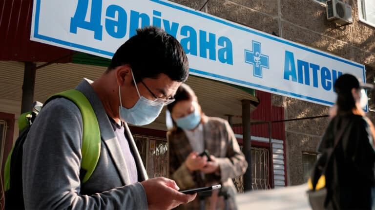 Астанчане осталась без лекарств во время небывалой вспышки ОРВИ