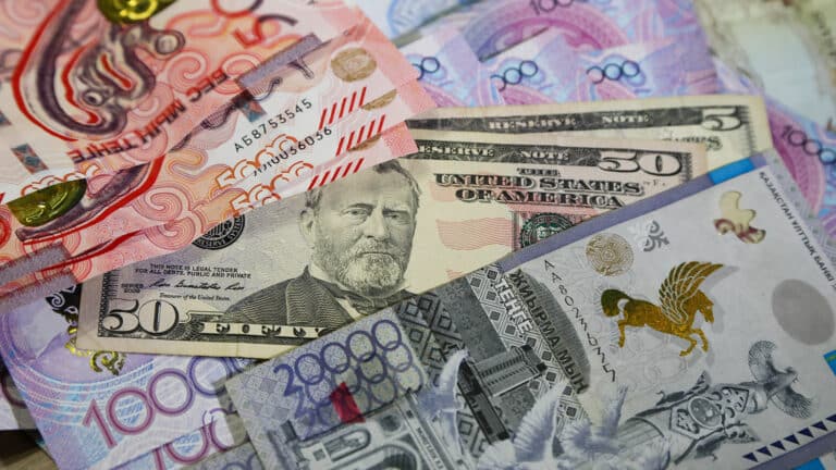 Казахстанцы резко нарастили покупку долларов после укрепления тенге