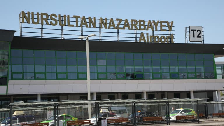 Иностранца отстранили от управления аэропортом Астаны