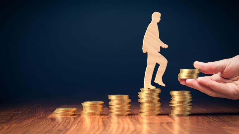 До 1,7 млн тенге: какую зарплату получают министры и акимы Казахстана