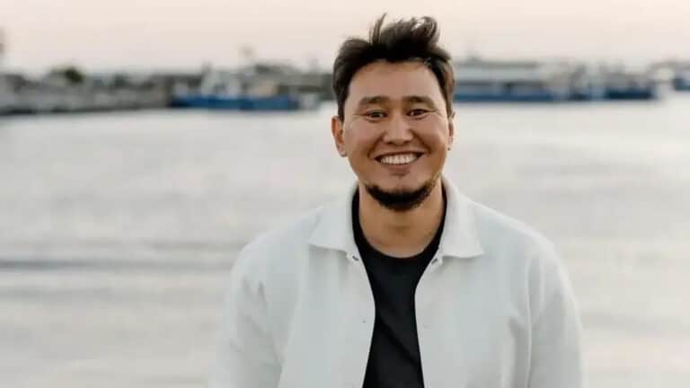 Актер Жахан Утаргалиев заплакал при поздравлении блогера Елдоса «Колобка»