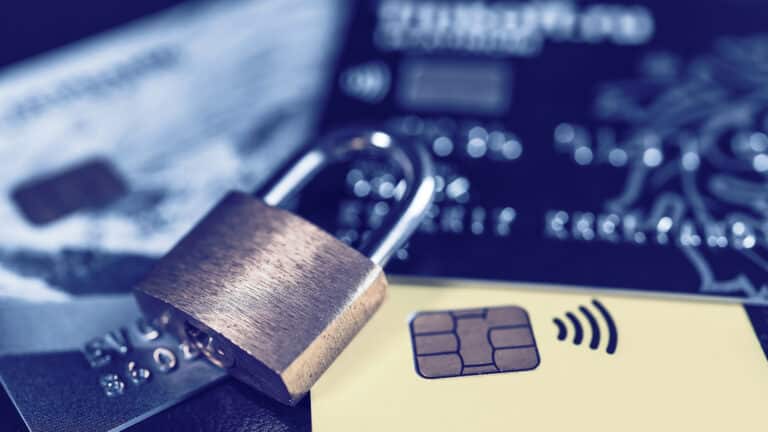 В Казахстане предложили отменить блокировку счетов граждан