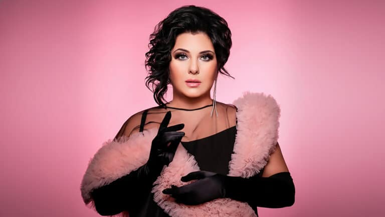 Голос певицы Карины Абдуллиной 10 лет встречает пассажиров на бортах самолетов