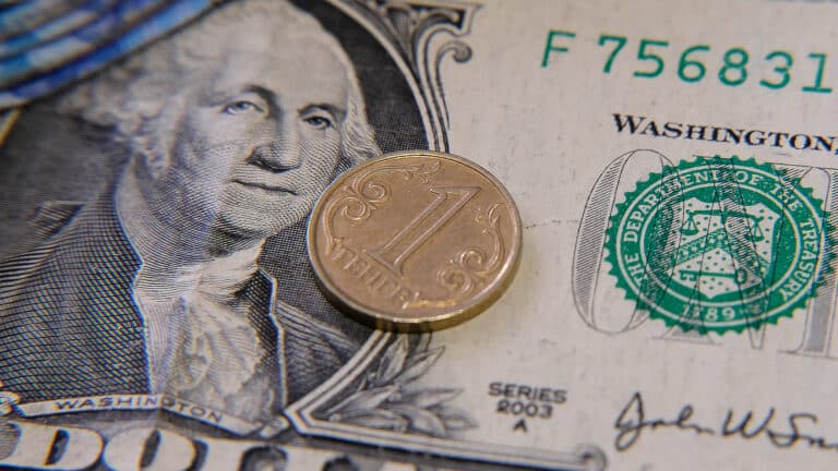 Финансисты верят, что тенге  продолжит укрепляться к доллару