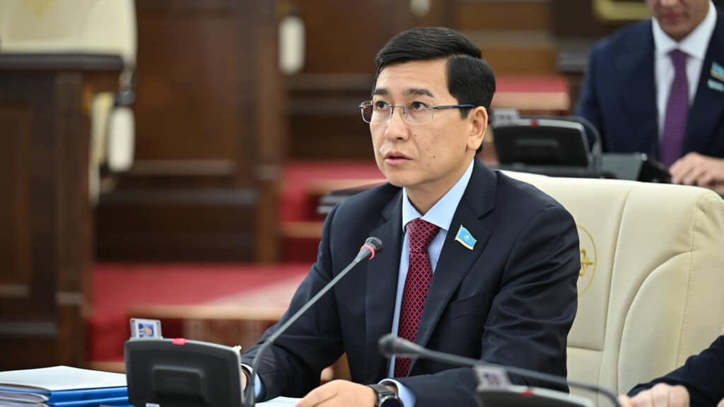 В Казахстане не приняли поправки о запрете строительства домов без школ