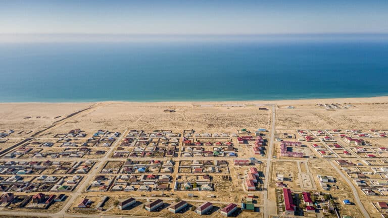 Ферма в Мангистау будет забирать миллионы литров воды из Каспия для полива растений