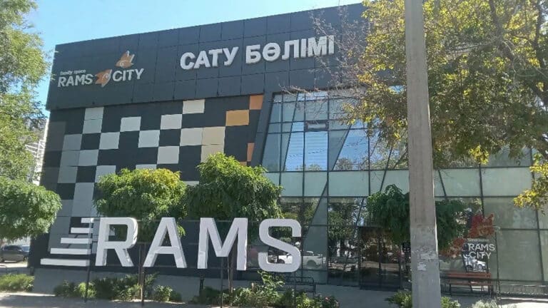 RAMS исчез с вывесок и соцсетей, алматинцы обсуждают возможные проблемы застройщика