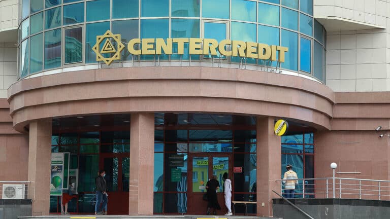 «Банк ЦентрКредит» не смог отнять у пенсионерки квартиру за долги