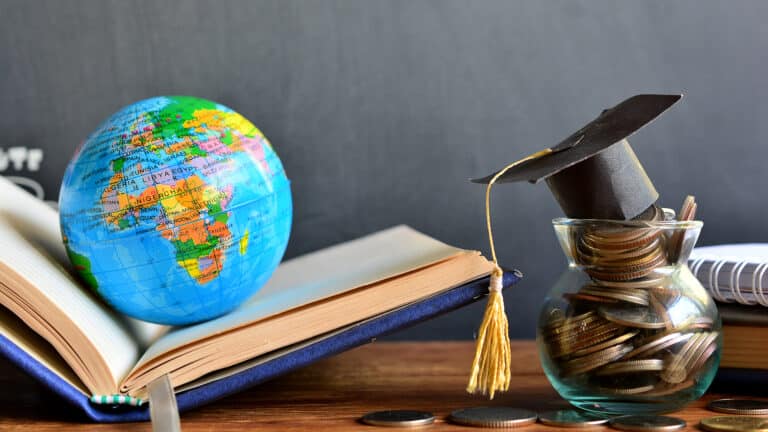 Хищения на миллиарды тенге раскрыли в частных школах и соцсфере Казахстана 