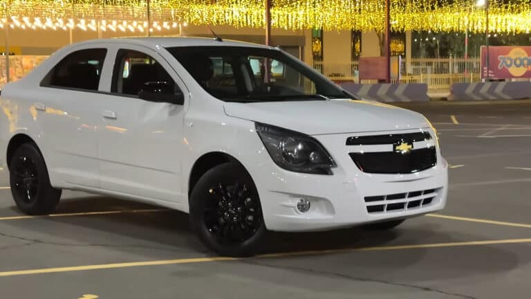 Chevrolet Cobalt заиграл по-новому — блогер показал изменения в версии Midnight
