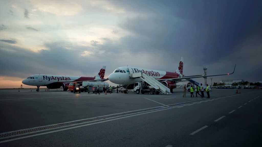 Самолет FlyArystan не смог улететь из Астаны