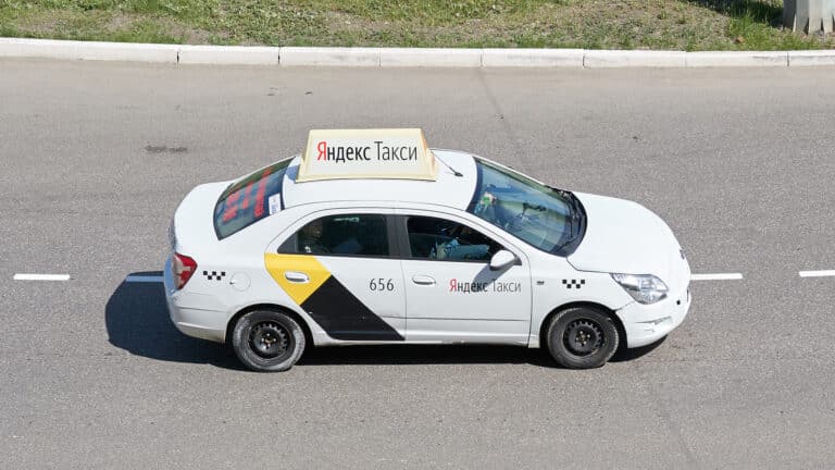 На Chevrolet Cobalt ездят четверть таксистов в Казахстане