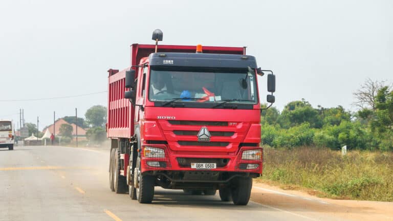 Десятки тысяч водителей могут остаться без работы в Казахстане с 2026 года