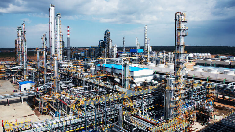 Китайский НПЗ покупает нефть у ОАЭ и Казахстана вместо России