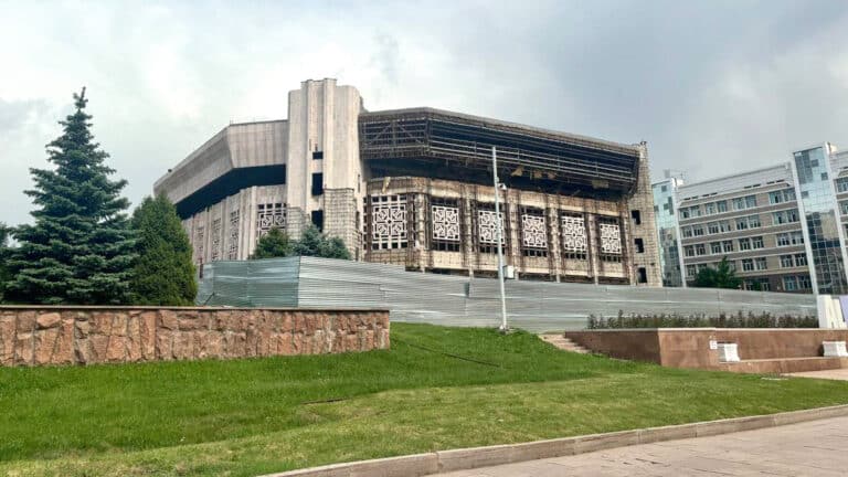 Реконструкцию Дворца студентов КазНУ назвали «варварской»