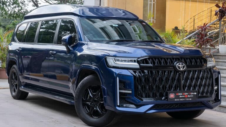 Toyota Land Cruiser 300 превратили в лимузин — в люксовый «дворец на колесах»