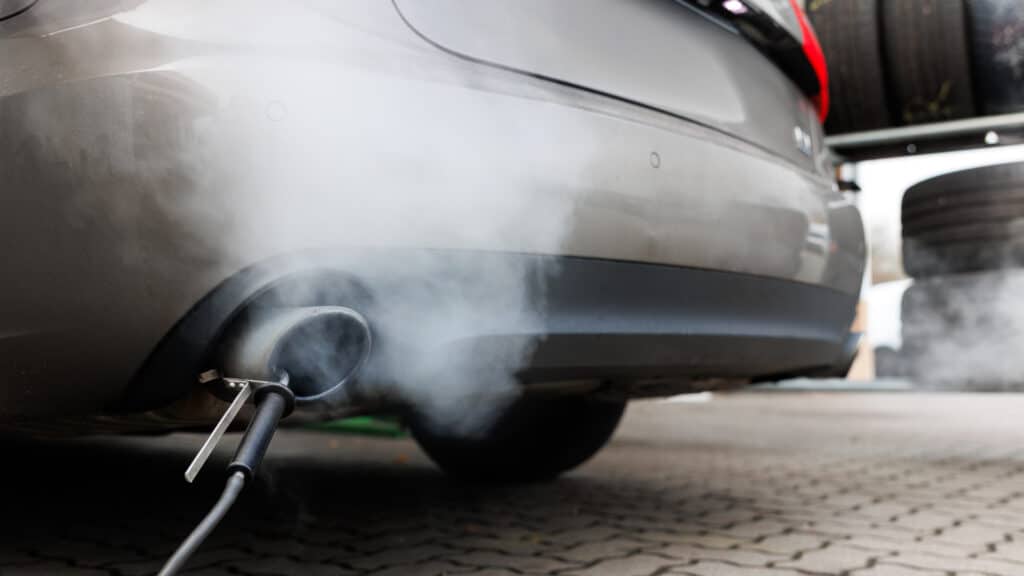 Экоактивисты в Алматы проверили выбросы автомобилей