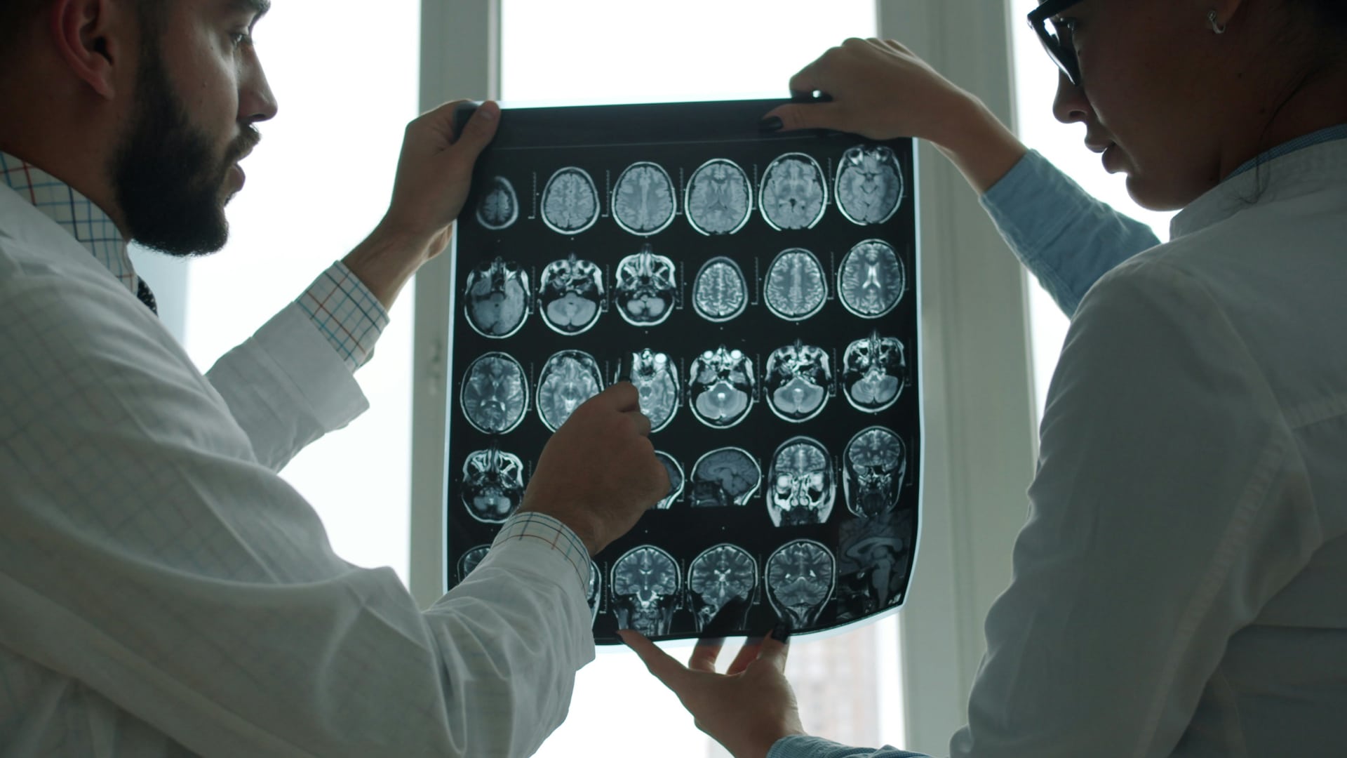 Ученые выяснили, что наш мозг остается на «подростковом» уровне до 30 лет