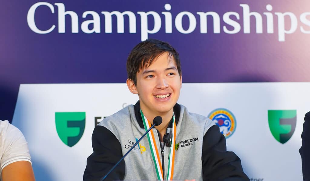 19-летний гроссмейстер Казыбек Ногербек на Кубке мира-2025 сыграл вничью с действующим чемпионом мира по шахматам Доммараджей Гукешем