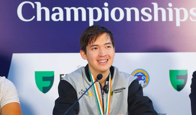 Ногербек с чемпионом мира Гукешем доигрались на Гоа до голых королей