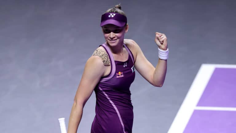 Рыбакина победой над первой ракеткой мира с триумфом завершила турнир года