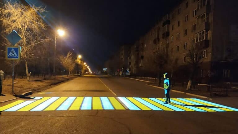 Новые проекционные пешеходные переходы устанавливают в Актобе