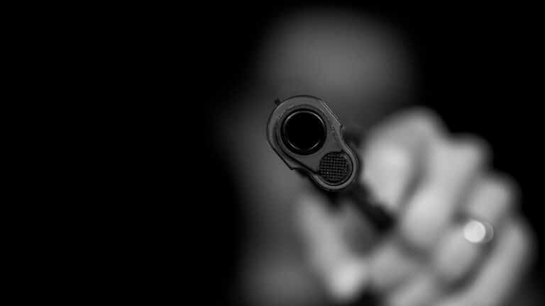 В Шымкенте школьники устроили драку со стрельбой