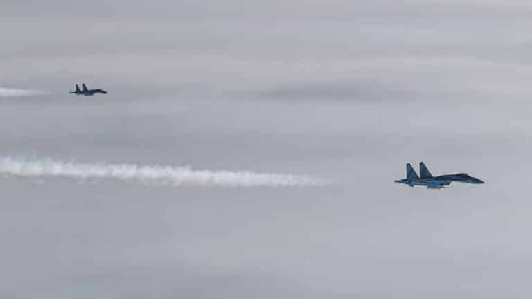 Самолет Токаева в России сопровождали военные летчики