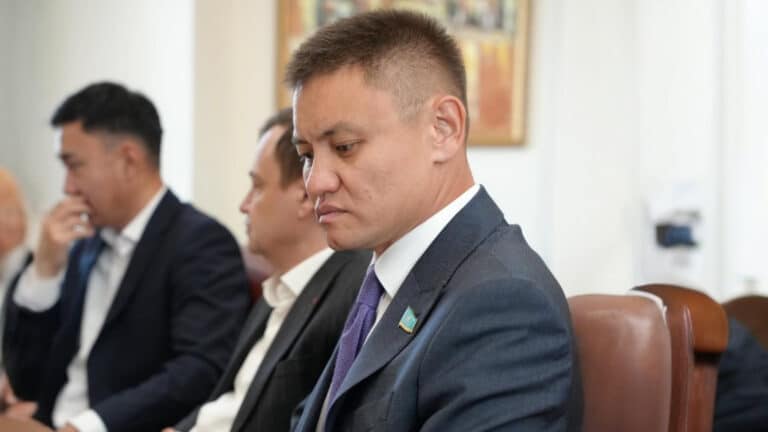 Депутат Кошмамбетов заявил о серьезном кризисе управления в НПП «Атамекен»