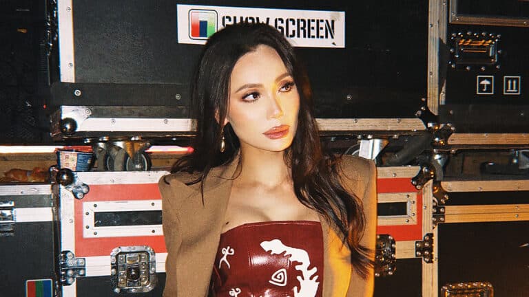 Фанаты просят Жанар Дугалову вернуться с сольным концертом