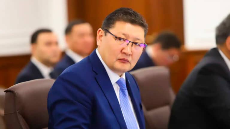 Берик Уали объяснил совместное фото с осужденным