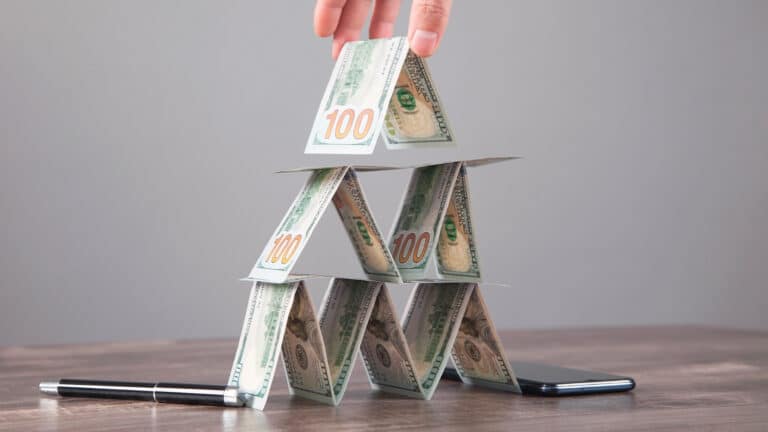 Обещали жилье и авто без процентов: АФМ закрыло очередную финпирамиду