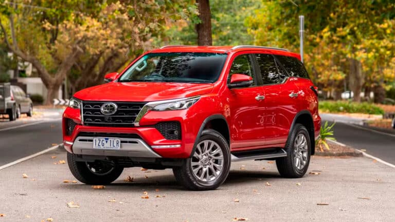 Некогда популярный в Казахстане Toyota Fortuner прекратят выпускать в 2026 году