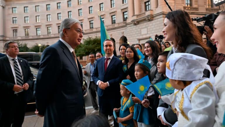 Токаев встретился с казахстанскими студентами в США