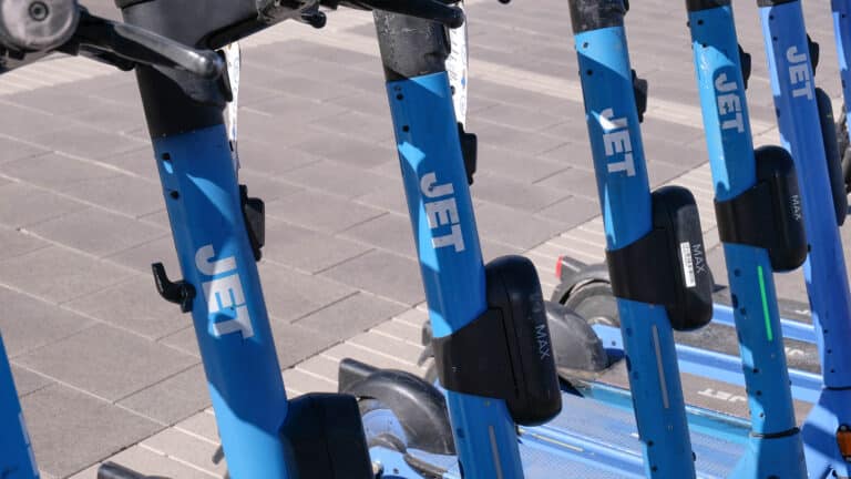 Жесткие ограничения самокатчиков в Казахстане готовят за закрытыми дверями