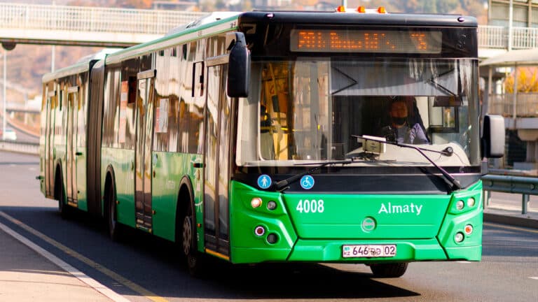 Автобусы в Казахстане предложили перевести на газ