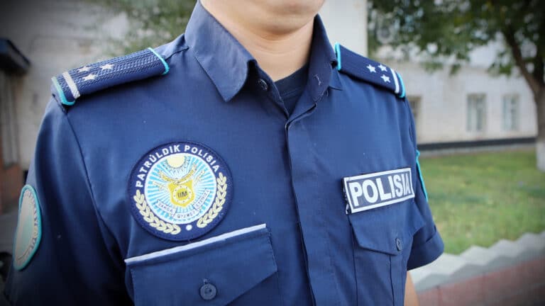 В Казахстане подозреваемый сбежал из-за содействия полиции, считает адвокат Чернов