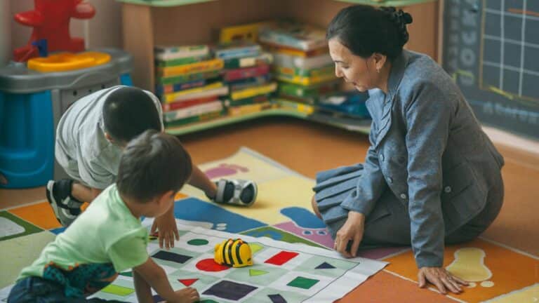 Семейде ерекше балаға тәрбиеші зорлық көрсетті деген шағым түсті