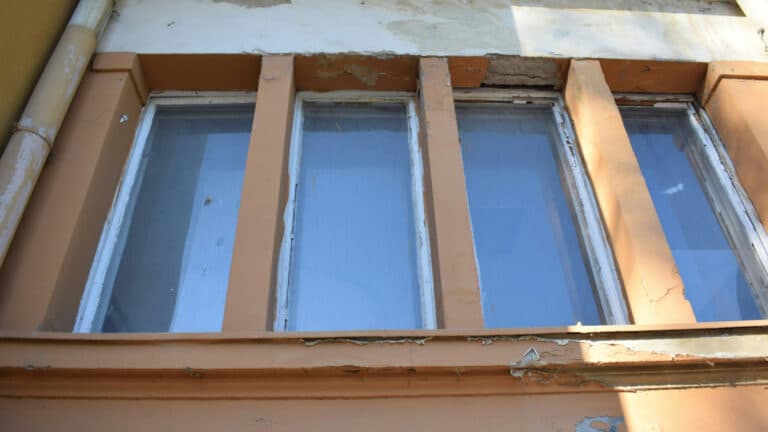 За обвал облицовки дома в Казахстане отвечают жильцы