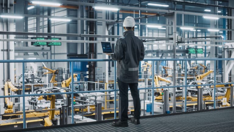 Замначальники производств в Казахстане получают 1 млн тенге ежемесячно